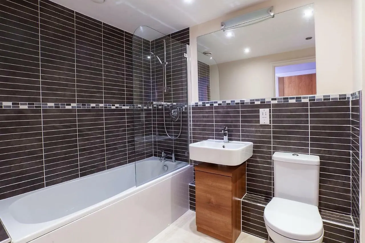 7 Gibson House - Chic City Centre Apartment With Parking York
